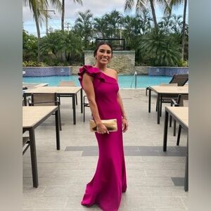 Carmen Marc Valvo
Fuchsia Ruffle Gown size 10